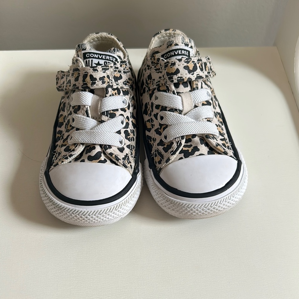 Darling Leopard Print Toddler All Star Converse!